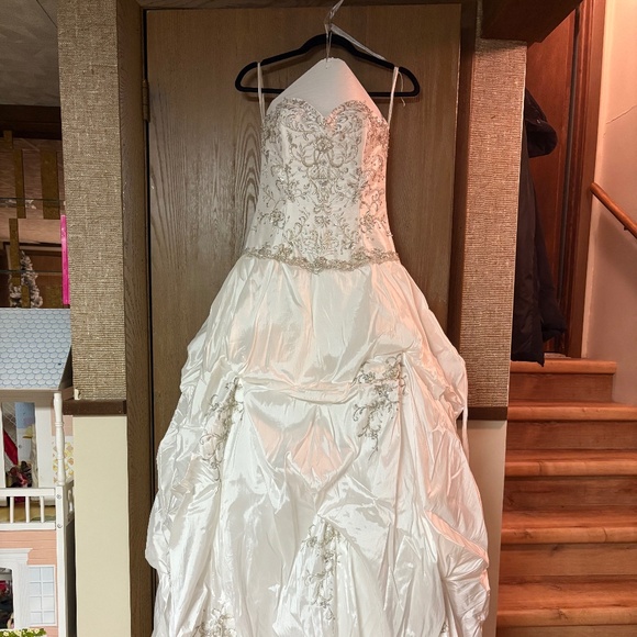 Mary’s Bridal Wedding Dress